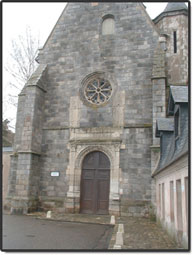 L'église Saint-Nicolas sur la place du Château de Maintenon
